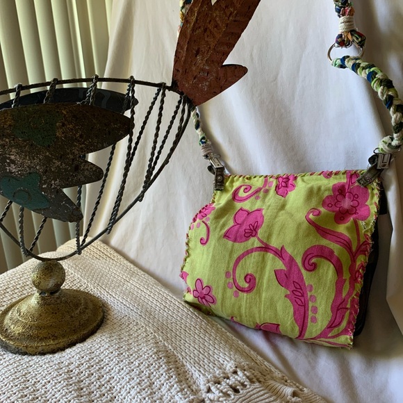 Camouflage Crossbody Bag - Picture 4 of 6